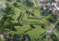 Wizualizacja urządzenia przedpola Bastionu I w przyszłości – projekt odtworzenia Wielkiej Zalewy na południe od zamojskiego Starego Miasta. Oprac. B. Mleczko.   