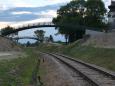 Kładki, spinające odrestaurowaną część szyjową i zaznaczoną w postaci nasypu czołową Bastionu I, lipiec 2012 r. Fot. K. Wielgus.   