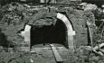 Renowacja furty wodnej w kurtynie między bastionami I i II, ok. 1980 r. Fot. S. Kowalicki.   