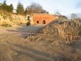 Odbudowa prawej (zachodniej) kazamaty Bastionu II. Listopad 2011 r. Fot. K. Wielgus.   