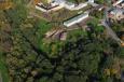 Zdjęcie lotnicze Bastionu III wraz z prochownią i Arsenałem na jego zapolu. Widoczne rozpoczęte prace archeologiczne na prawym barku bastionu. Lato 2008 r. Fot. Z. Litwajtis.   
